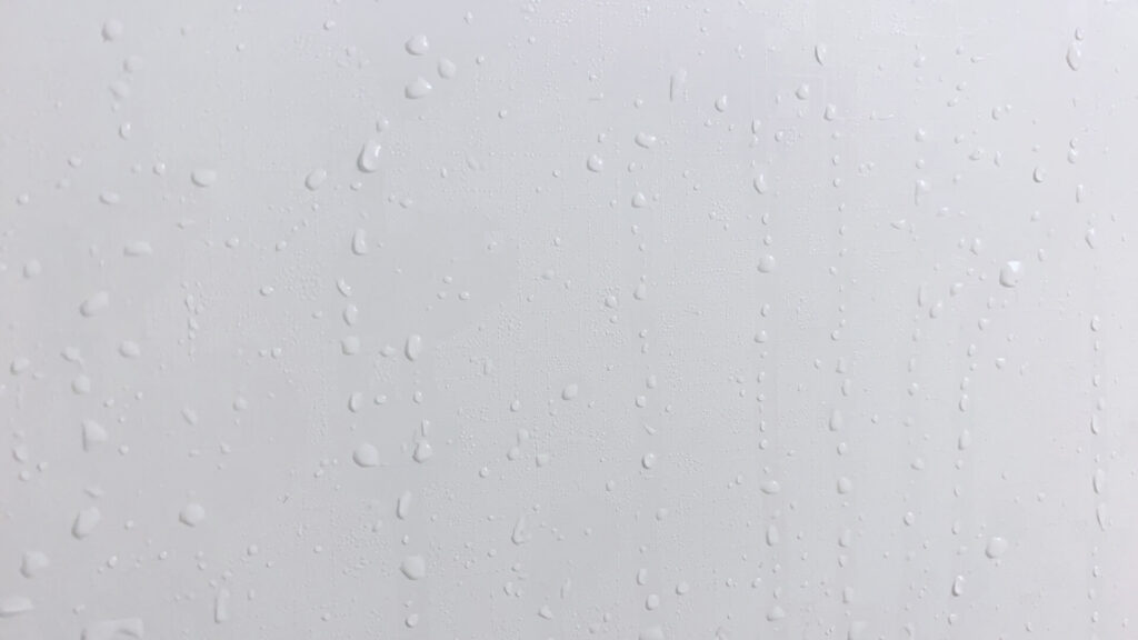 壁　水滴